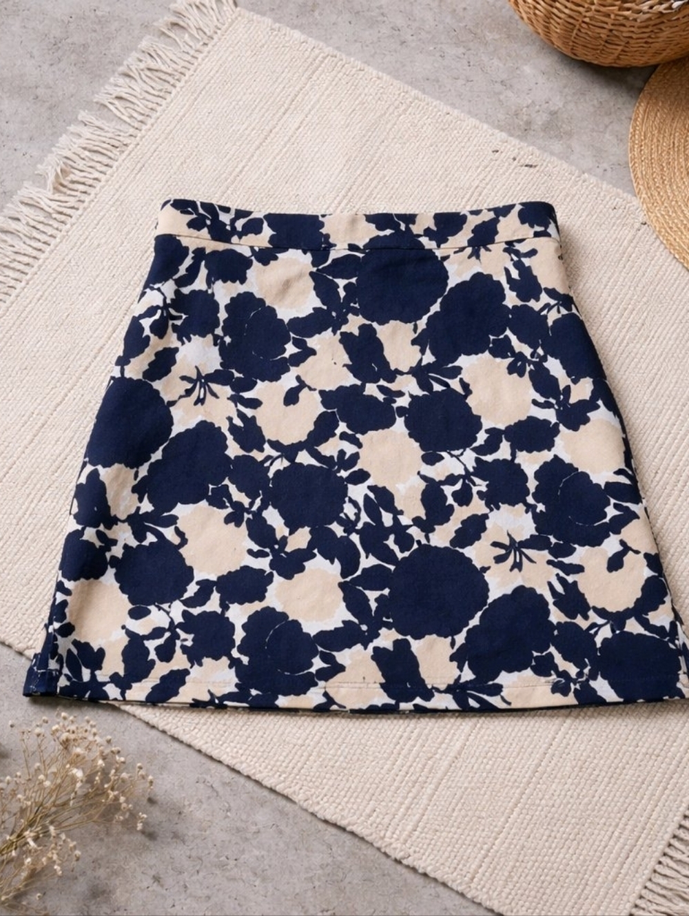 RAFAELLA NAVY TAN WHITE FLORAL SUMMER SKORT SIZE LARGE